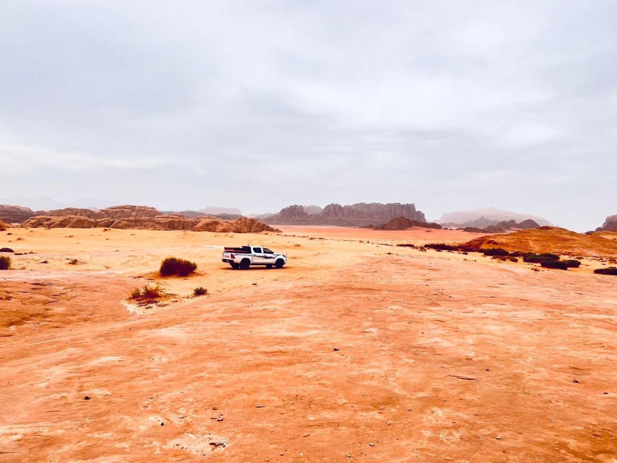 Wadi Rum Sky Tours & Camp Esterno foto