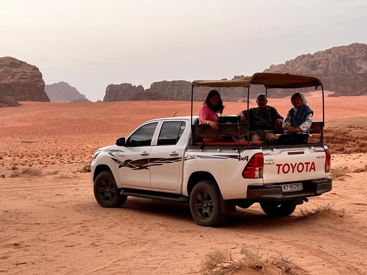Wadi Rum Sky Tours & Camp Esterno foto
