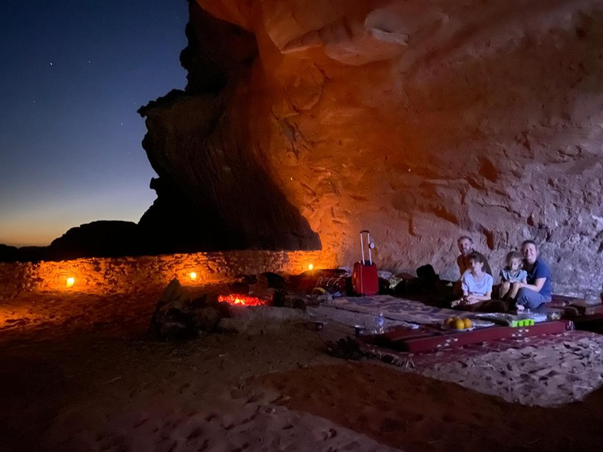 Wadi Rum Sky Tours & Camp Esterno foto