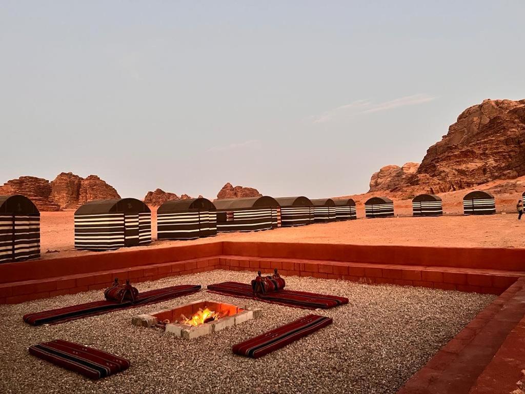 Wadi Rum Sky Tours & Camp Esterno foto