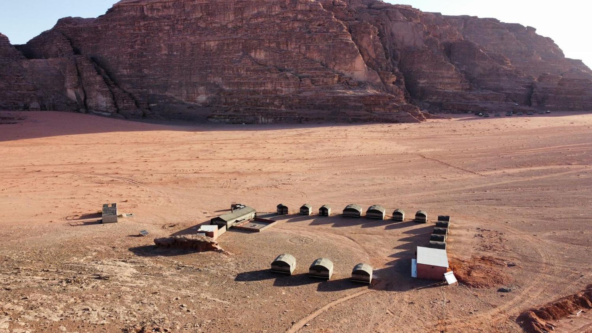 Wadi Rum Sky Tours & Camp Esterno foto