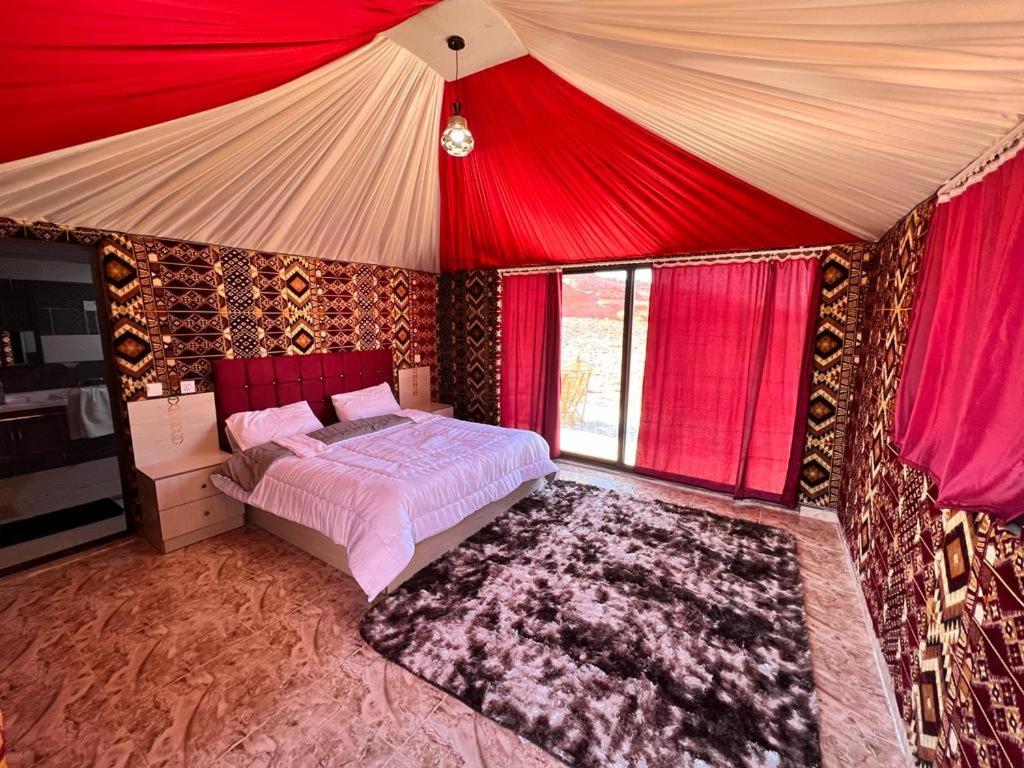 Wadi Rum Sky Tours & Camp Esterno foto