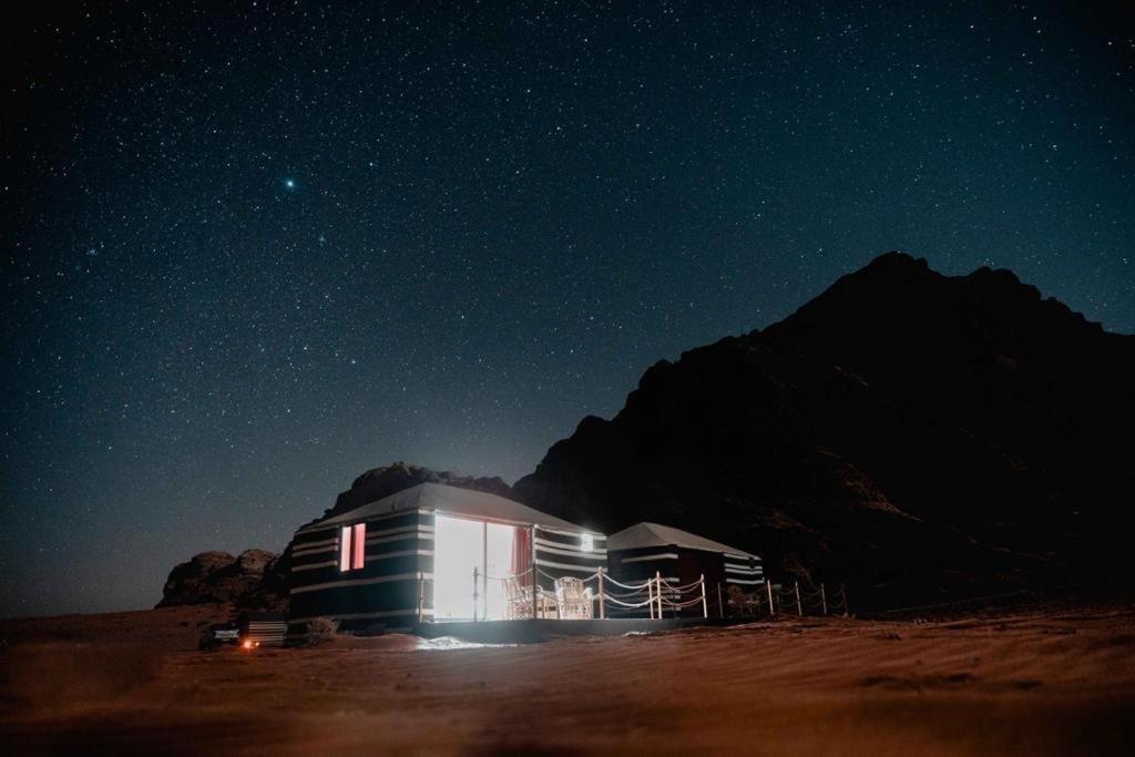 Wadi Rum Sky Tours & Camp Esterno foto
