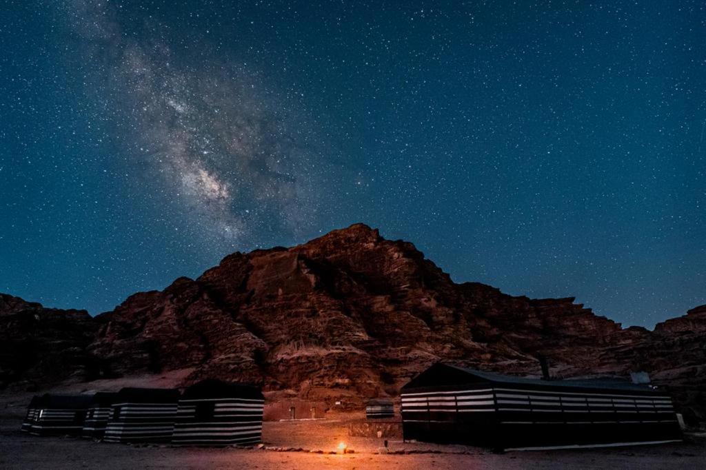 Wadi Rum Sky Tours & Camp Esterno foto