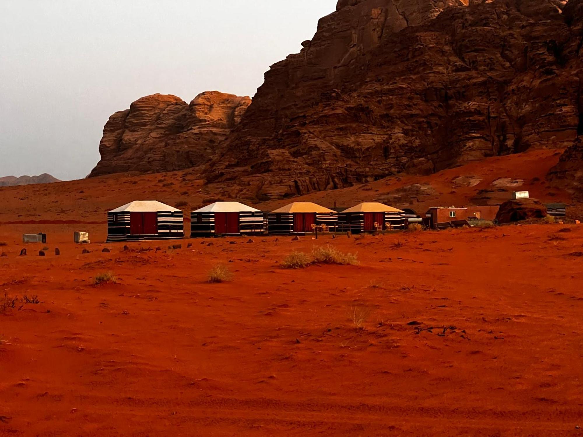 Wadi Rum Sky Tours & Camp Esterno foto