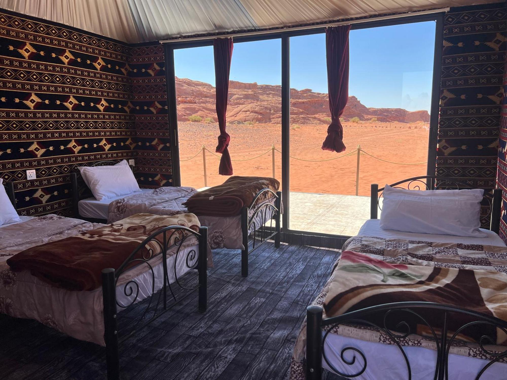 Wadi Rum Sky Tours & Camp Esterno foto