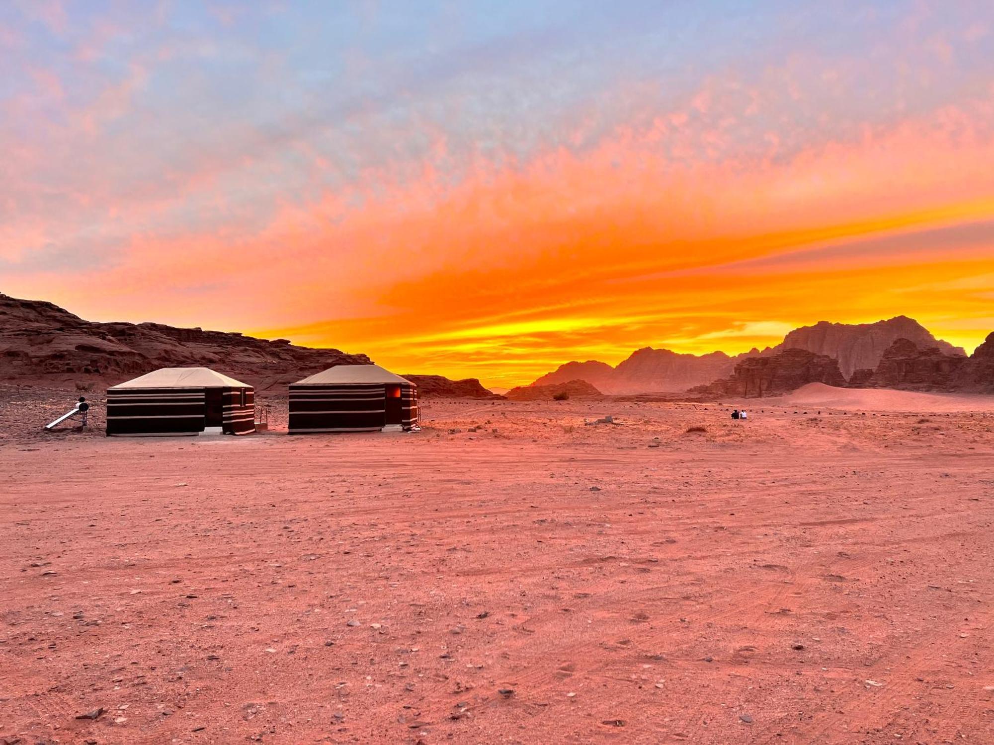 Wadi Rum Sky Tours & Camp Esterno foto