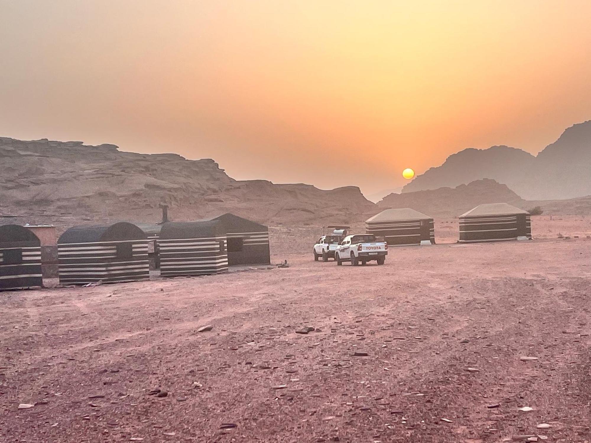 Wadi Rum Sky Tours & Camp Esterno foto