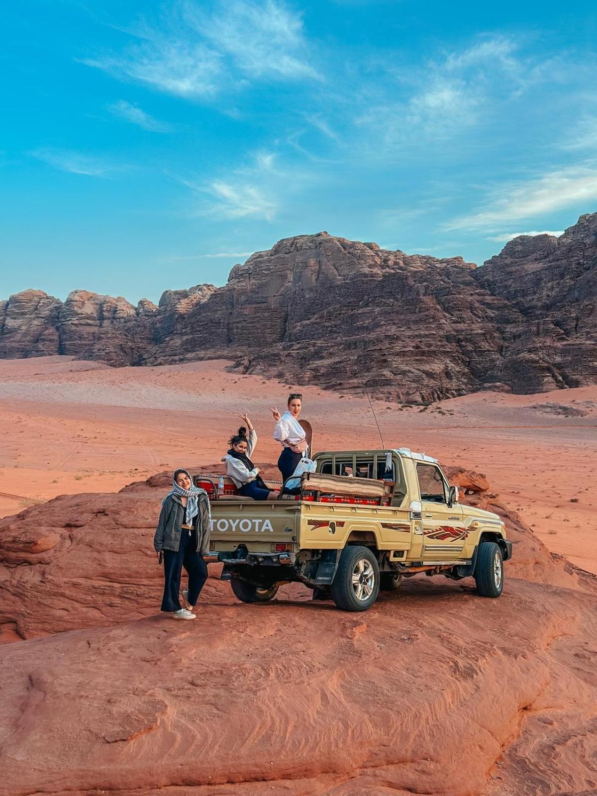 Wadi Rum Sky Tours & Camp Esterno foto