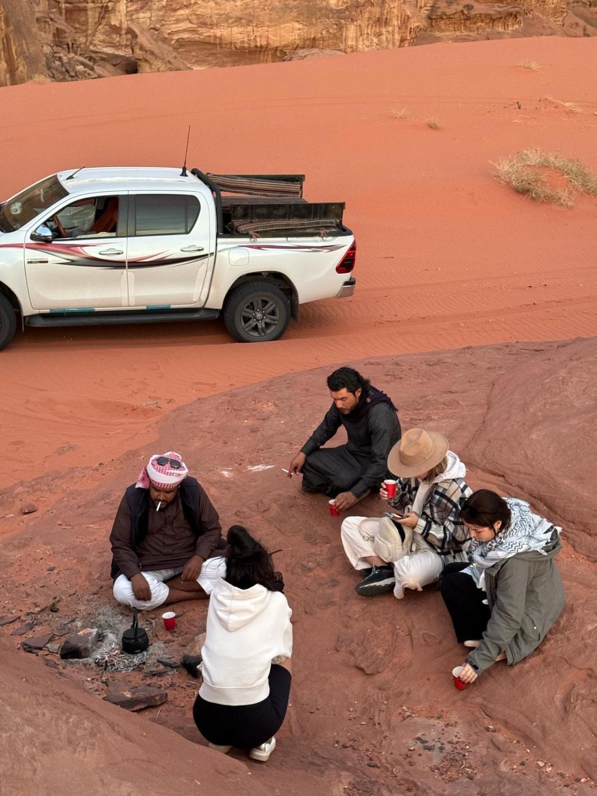 Wadi Rum Sky Tours & Camp Esterno foto